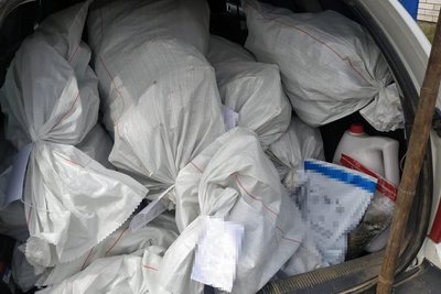 Вирощував біля хати та сушив: на Вінниччині у чоловіка знайшли канабіс та коноплі