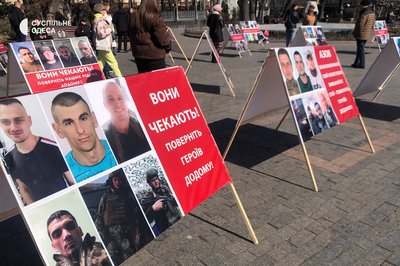 В Одесі влаштували акцію на підтримку військовополонених захисників Азовсталі В Одесі влаштували акцію на підтримку військовополонених захисників Азовсталі