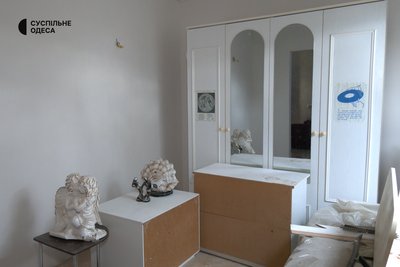 Родина з п'ятьма дітьми відновлює будинок в Дачному на Одещині після ракетного удару Родина з п'ятьма дітьми відновлює будинок в Дачному на Одещині після ракетного удару