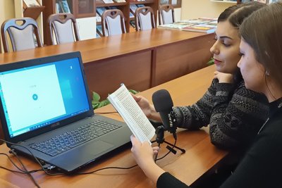 Книги без бар'єрів: у Миколаєві започаткували проєкт для людей з порушеннями зору Книги без бар'єрів: у Миколаєві започаткували проєкт для людей з порушеннями зору