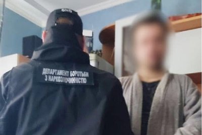 На Київщині експоліцейський організував наркобізнес з мільйонними доходами На Київщині експоліцейський організував наркобізнес з мільйонними доходами