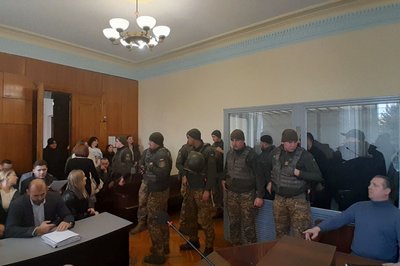 У Житомирі мали заслухати потерпілих у справі про вимагання, вбивство і викрадання людей обвинуваченими із Коростишева У Житомирі мали заслухати потерпілих у справі про вимагання, вбивство і викрадання людей обвинуваченими із Коростишева