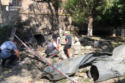 Руйнування будівель в Одесі після збиття під час нічної атаки російської армії Руйнування будівель в Одесі після збиття під час нічної атаки російської армії