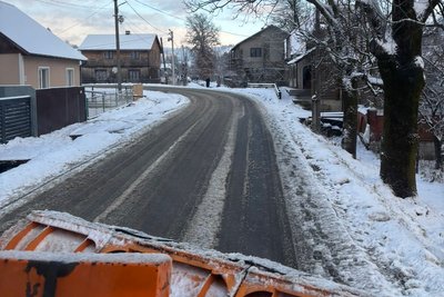 На Закарпатті тривають роботи з розчищення доріг у гірських районах На Закарпатті тривають роботи з розчищення доріг у гірських районах