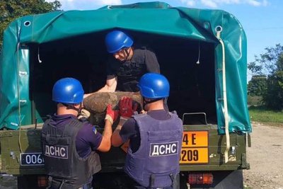 Піротехнік Святослав Додон, який загинув під час розмінування Миколаївщині, з колегами-рятувальниками Піротехнік Святослав Додон, який загинув під час розмінування Миколаївщині, з колегами-рятувальниками