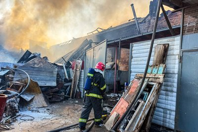 В Олександрії на Кіровоградщині горіли склади для зберігання соняшника В Олександрії на Кіровоградщині горіли склади для зберігання соняшника