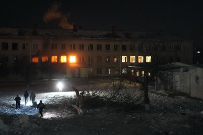 По Харкову завдали ударів ввечері 26 січня: є постраждалі, одне з влучань — у школу По Харкову завдали ударів ввечері 26 січня: є постраждалі, одне з влучань — у школу