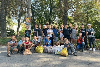 "8 гривень за кілограм": як на Рівненщині збирають каштани на підтримку ЗСУ