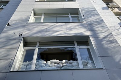 Херсон, вибите вікно в будівлі, 4 грудня 2023 рік