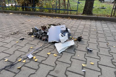 Російський БпЛА влучив у багатоповерхівку в Сумах Російський БпЛА влучив у багатоповерхівку в Сумах