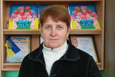 У громаді на Житомирщині волонтерки шиють маскувальні халати для військових