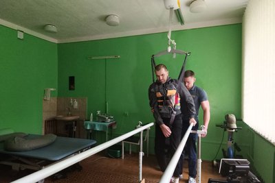 "Посміхається, коли на себе дивиться": бійцю з Волині лікарі відновили череп після поранення "Посміхається, коли на себе дивиться": бійцю з Волині лікарі відновили череп після поранення