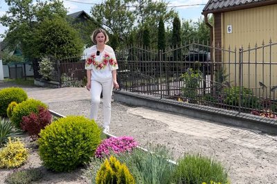 Одні - для душі, інші - на благодійність: на Рівненщині жінка вирощує декоративні рослини на власній землі Одні - для душі, інші - на благодійність: на Рівненщині жінка вирощує декоративні рослини на власній землі
