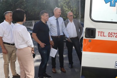 На потреби ЗСУ: благодійники привезли у Житомир карету швидкої медичної допомоги На потреби ЗСУ: благодійники привезли у Житомир карету швидкої медичної допомоги