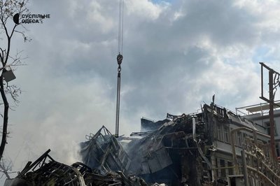 Зруйнована під час нічної атаки адмінбудівля в Одесі