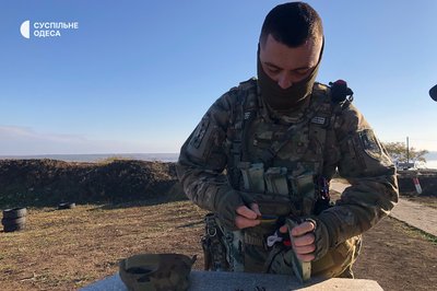 Прикордонник з Одещини розповів, як збивав дрон-камікадзе з автомата Прикордонник з Одещини розповів, як збивав дрон-камікадзе з автомата