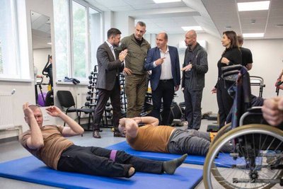 Передадуть на потреби військових: із Брюсселя до Києва прибули чотири карети швидкої допомоги Передадуть на потреби військових: із Брюсселя до Києва прибули чотири карети швидкої допомоги