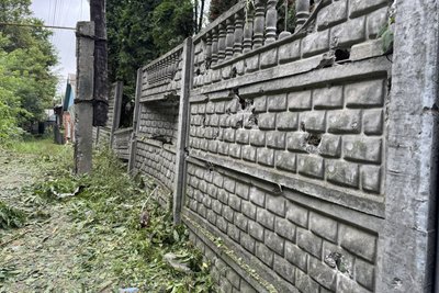 "Це була «касетка»". Місцеві жителі показали наслідки удару з РСЗВ по Сумах "Це була «касетка»". Місцеві жителі показали наслідки удару з РСЗВ по Сумах