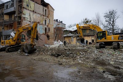 Техніка працює на місці вибухів у центрі Харкова, які сталися 2 січня Техніка працює на місці вибухів у центрі Харкова, які сталися 2 січня