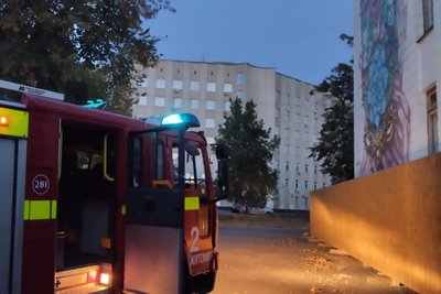 У Житомирі зайнялася будівля розбомбленого росіянами ліцею №25: що відомо У Житомирі зайнялася будівля розбомбленого росіянами ліцею №25: що відомо