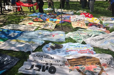 "За кожною цифрою є людина": в Одесі провели акцію до Дня пам’яті людей, загиблих від СНІДу "За кожною цифрою є людина": в Одесі провели акцію до Дня пам’яті людей, загиблих від СНІДу