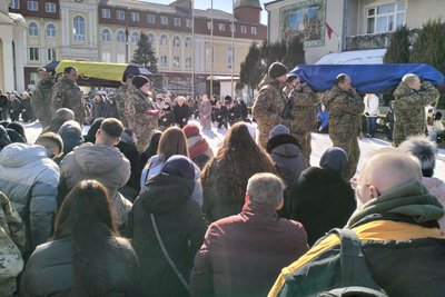 Лучани попрощалися з полеглими на війні Андрієм Серганчуком і Владиславом Петруком Лучани попрощалися з полеглими на війні Андрієм Серганчуком і Владиславом Петруком