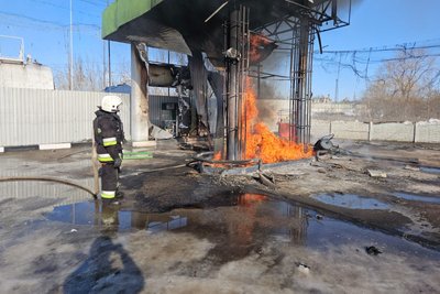 Наслідки влучання російського дрона по АЗС у Золочеві, 10 лютого 2026 року Наслідки влучання російського дрона по АЗС у Золочеві, 10 лютого 2026 року