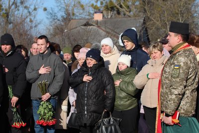 Падав на будинки — на Житомирщині пілотам, які відвели підбитий літак від села, встановили пам'ятник
