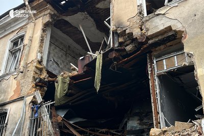 "Взяли документи і кота": що розповіли мешканці пошкодженого будинку в Одесі "Взяли документи і кота": що розповіли мешканці пошкодженого будинку в Одесі