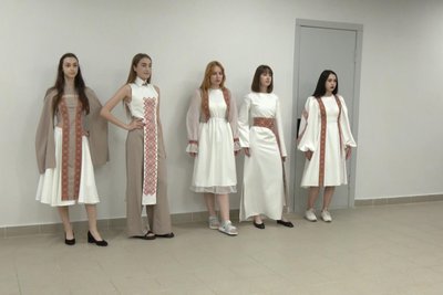 В Хмельницькому національному університеті показали колекції одягу, виготовленого студентами В Хмельницькому національному університеті показали колекції одягу, виготовленого студентами