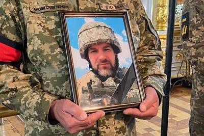 У Луцьку попрощалися з загиблим на війні Русланом Собуцьким У Луцьку попрощалися з загиблим на війні Русланом Собуцьким