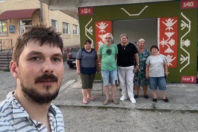 Віталій Грех, жителі села Вікно, зупинка