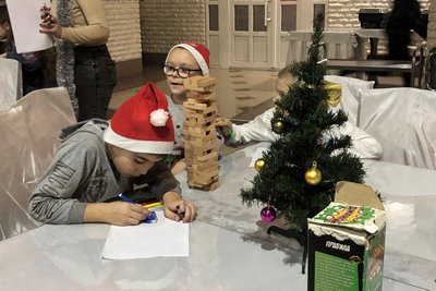 Ліплять вареники та колядують: на Закарпатті організували табір для близько 150 дітей з Харківщини Ліплять вареники та колядують: на Закарпатті організували табір для близько 150 дітей з Харківщини