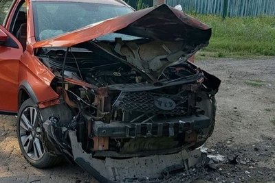 Російський FPV-дрон влучив у цивільне авто Російський FPV-дрон влучив у цивільне авто