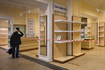 Закритий через санкції порожній магазин в Санкт-Петербурзі