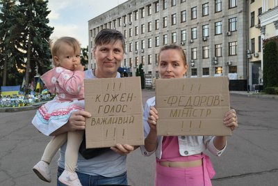 У Житомирі знову вийшли на протест проти відставки Федорова з посади міністра оборони України У Житомирі знову вийшли на протест проти відставки Федорова з посади міністра оборони України