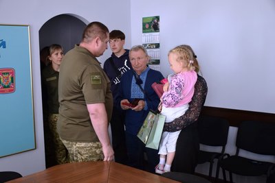 У Житомирі родинам загиблих прикордонників вручили державні нагороди У Житомирі родинам загиблих прикордонників вручили державні нагороди
