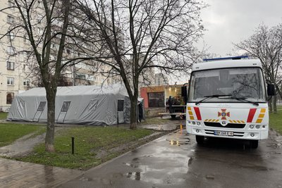 У Сумах влучання у багатоповерхівку: є травмовані У Сумах влучання у багатоповерхівку: є травмовані