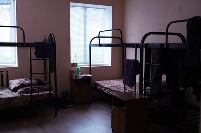 "Тепло і все тут є": як допомагають бездомним людям у сумському будинку нічного перебування "Тепло і все тут є": як допомагають бездомним людям у сумському будинку нічного перебування