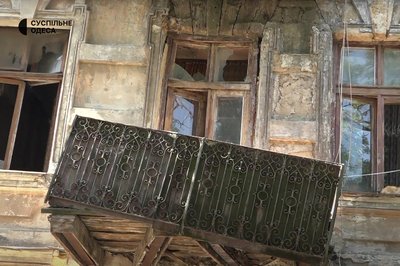 "Ми навіть перелякатися не встигли":в центрі Одеси обвалилася стіна пам’ятника архітектури "Ми навіть перелякатися не встигли":в центрі Одеси обвалилася стіна пам’ятника архітектури