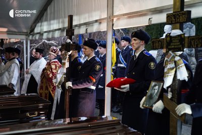 Відспівування перед похованням тіл загиблих в авіакатастрофі керівників МВС на Байковому кладовищі у Києві, 21 січня 2023 року.