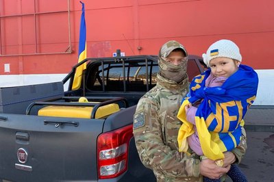 Дякували та аплодували: боєць ССО розповів, як його підрозділ заходив в деокуповані міста Дякували та аплодували: боєць ССО розповів, як його підрозділ заходив в деокуповані міста
