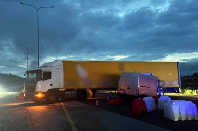 Завершили розслідування ДТП на Житомирщині, в якій травмувалися троє людей Завершили розслідування ДТП на Житомирщині, в якій травмувалися троє людей