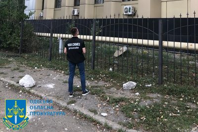 Вибиті вікна та уламки на подвір'ї: наслідки нічної атаки по Одещині Вибиті вікна та уламки на подвір'ї: наслідки нічної атаки по Одещині