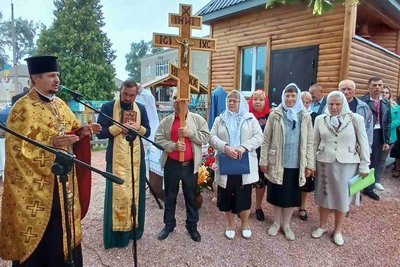 В селі на півночі Житомирщини відкрили новий храм ПЦУ — місцеві жителі власноруч побудували церкву В селі на півночі Житомирщини відкрили новий храм ПЦУ — місцеві жителі власноруч побудували церкву