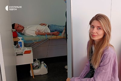 "Незалежність у нас в крові": як в Одесі відбувалась акція зі збору крові для військових та цивільних пацієнтів "Незалежність у нас в крові": як в Одесі відбувалась акція зі збору крові для військових та цивільних пацієнтів