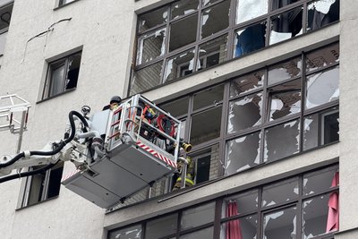 "Почули, що люди кричать": очевидці розповіли про влучання "шахеда" в автостоянку в Сумах "Почули, що люди кричать": очевидці розповіли про влучання "шахеда" в автостоянку в Сумах