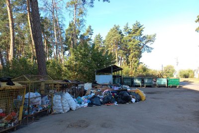 Унітази і потрощена техніка під вікнами жителів Озерного на Житомирщині: чому не вивозять сміття Унітази і потрощена техніка під вікнами жителів Озерного на Житомирщині: чому не вивозять сміття