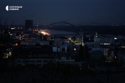 Місто у пітьмі. Київ вже тиждень у режимі економії електрики (Фоторепортаж) Місто у пітьмі. Київ вже тиждень у режимі економії електрики (Фоторепортаж)