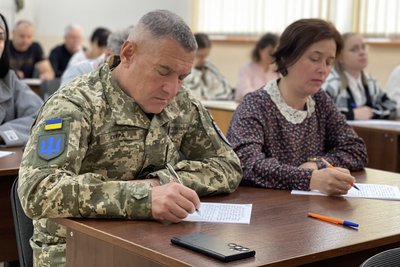 «Лист, який не закінчується»: як писали радіодиктант єдності в Ужгороді та Мукачеві «Лист, який не закінчується»: як писали радіодиктант єдності в Ужгороді та Мукачеві